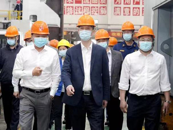 市政府黨組成員、新區(qū)黨工委副書記錢洪文蒞臨我司考察指導.jpg